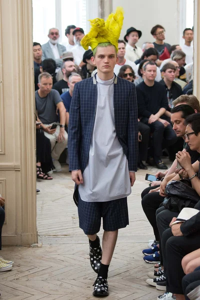 Look 18